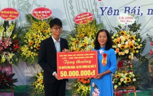 Trường THPT Chuyên Nguyễn Tất Thành kỷ niệm 30 năm thành lập, đón nhận Huân chương Lao động hạng Nhì