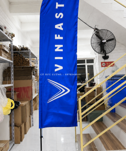 cờ phướn, cờ buồm, cờ cánh buồm, cờ feather, feather flag, feather banner, cờ teardrop, teardrop flag, teardrop banner, cờ giọt nước, cờ phướn giọt nước, cờ phướn chữ nhật, cờ banner đứng, cờ banner ngoài trời, cờ phướn đứng, cờ phướn dọc, cờ quảng cáo, cờ quảng cáo ngoài trời, cờ quảng cáo sự kiện, cờ quảng cáo doanh nghiệp, cờ quảng bá thương hiệu, cờ truyền thông, cờ marketing, cờ nhận diện thương hiệu, cờ in logo, cờ logo công ty, cờ quảng bá sản phẩm, cờ sự kiện, cờ sự kiện ngoài trời, cờ trưng bày ngoài trời, cờ roadshow, cờ activation, cờ event, cờ hội chợ, cờ triển lãm, cờ hội nghị, cờ hội thảo, cờ khai trương, cờ khánh thành, cờ động thổ, cờ lễ hội, cờ thể thao, cờ giải chạy, cờ marathon, cờ bóng đá, cờ bóng chuyền, cờ tennis, cờ golf, cờ pickleball, cờ đua xe, cờ cổ động, cờ trường học, cờ khai giảng, cờ hội trại, cờ lễ tốt nghiệp, cờ đoàn thanh niên, cờ công viên, cờ quảng trường, cờ phố đi bộ, cờ trang trí ngoài trời, cờ trang trí lễ hội, cờ khu du lịch, cờ resort, cờ khách sạn, cờ trung tâm thương mại, cờ showroom, cờ bất động sản, cờ khu công nghiệp, cờ cơ quan, cờ hành chính, cờ doanh nghiệp, cờ nhà máy, cờ sự kiện cộng đồng, cờ sự kiện văn hóa, cờ sự kiện âm nhạc, cờ sự kiện thể thao, cờ quảng bá thương hiệu ngoài trời, cờ truyền thông ngoài trời, cờ quảng cáo khổ lớn, cờ phướn in logo, cờ buồm in logo, cờ cánh buồm in logo, in cờ phướn, in cờ buồm, in cờ cánh buồm, in cờ quảng cáo, in cờ sự kiện, in cờ ngoài trời, đặt may cờ phướn, đặt làm cờ phướn, sản xuất cờ phướn, xưởng may cờ phướn, xưởng in cờ phướn, công ty sản xuất cờ, gia công cờ phướn, may cờ theo yêu cầu, cờ phướn giá rẻ, cờ phướn cao cấp, báo giá cờ phướn, giá cờ buồm, mua cờ phướn, bán cờ phướn, chân cờ phướn, cột cờ phướn, đế cờ phướn, đế nước cờ phướn, đế bê tông cờ phướn, đế chữ thập cờ phướn, khung cờ phướn, bộ cờ phướn, cột cờ buồm, phụ kiện cờ phướn, cờ polyester, cờ vải ngoài trời, cờ in chuyển nhiệt, cờ chống nắng, cờ chống thấm, cờ chịu mưa, cờ quảng cáo sự kiện chuyên nghiệp, cờ quảng cáo hội chợ triển lãm, cờ quảng cáo hội nghị, cờ quảng cáo trường học, cờ quảng cáo công viên, cờ quảng cáo cơ quan hành chính, cờ quảng cáo khu đô thị, cờ quảng cáo trung tâm thương mại, cờ quảng cáo giải thể thao, cờ quảng cáo ngoài trời cao cấp.